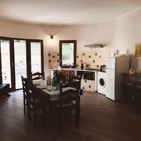 Holiday home Da Nonna Cettina In Con Piscina